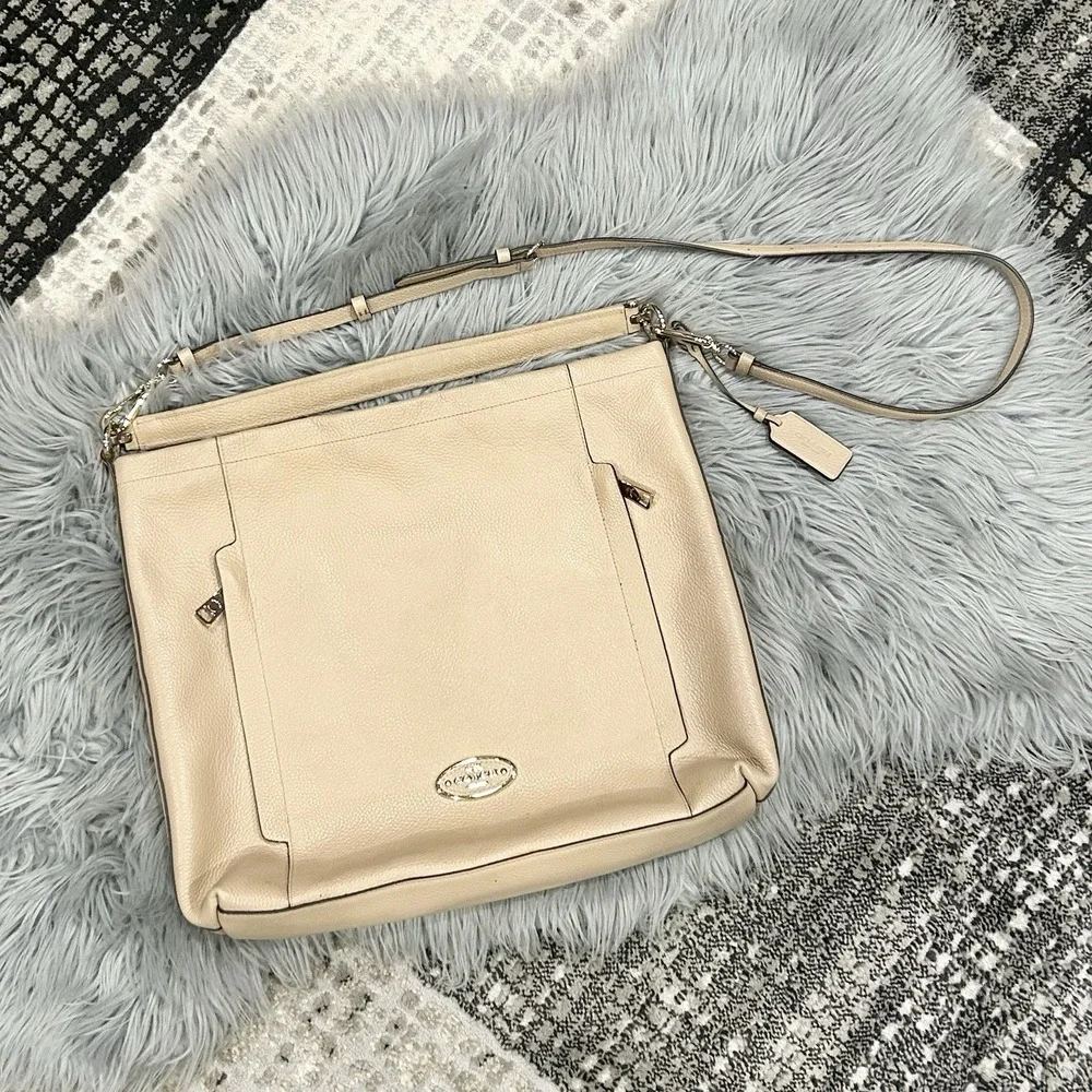 COACH Scout Hobo Tan Pebbled Leather Convertible Shoulder Bag Approx‎ 14